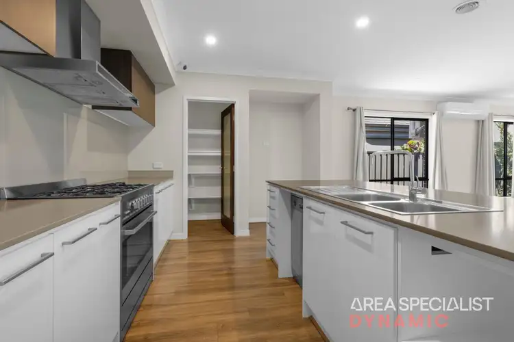 39 Winchcombe Way, Cranbourne North VIC 3977