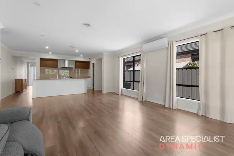 39 Winchcombe Way, Cranbourne North VIC 3977