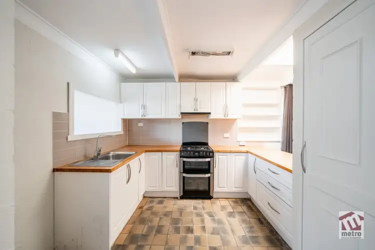 19 Hall Ave, Altona Meadows VIC 3028