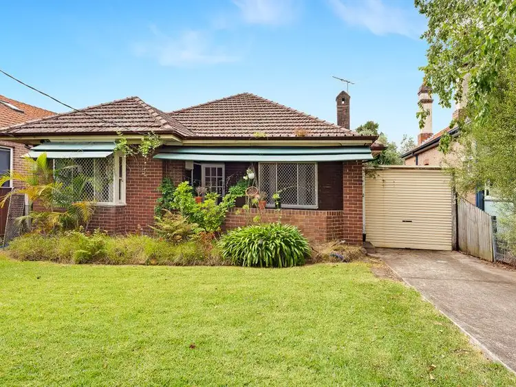 33 Oakville Rd, Willoughby NSW 2068