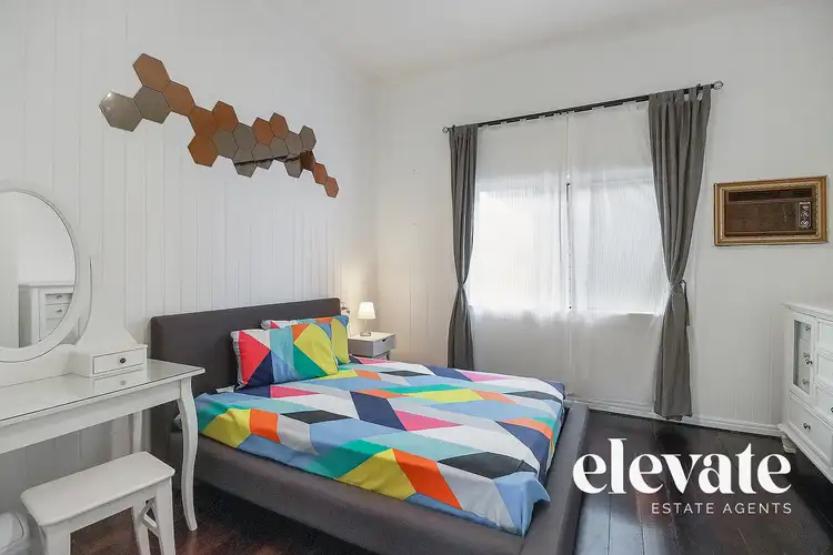 Room 1 - 86 Deighton Road, Dutton Park QLD 4102