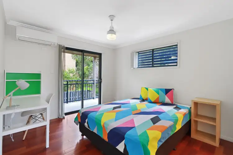 Room 1 - 4/41 Warren St, St Lucia QLD 4067