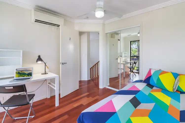 Room 2 - 2/41 Warren St, St Lucia QLD 4067