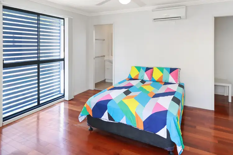 Room 1 - 1/41 Warren St, St Lucia QLD 4067