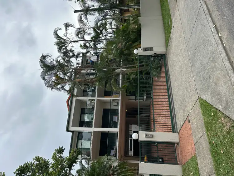 19 Dudley St