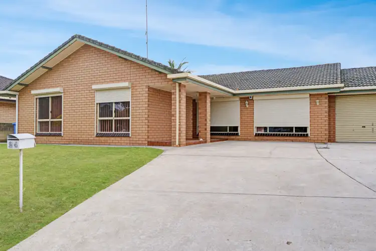 24 Badenoch St