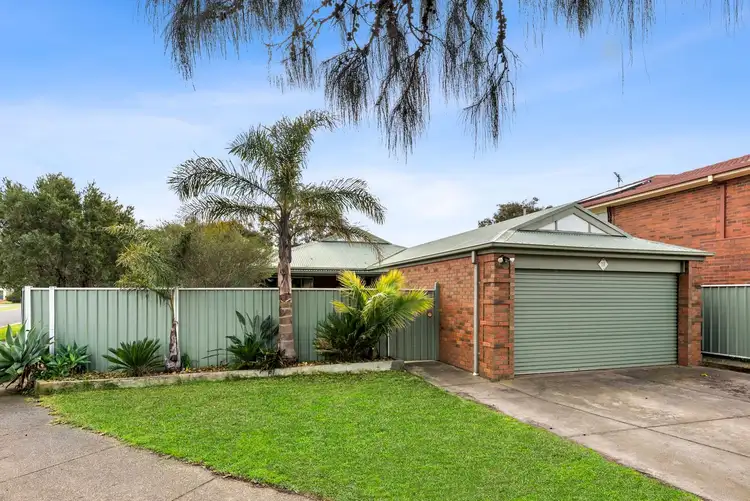 18 Newbay Close