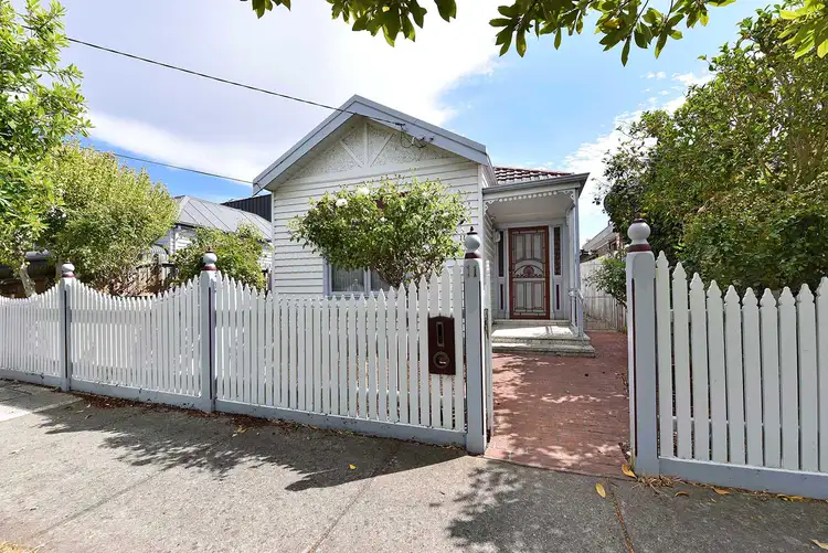11 Heritage St
