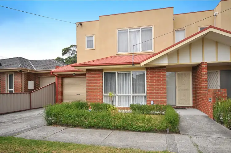 33A Fawkner Crescent