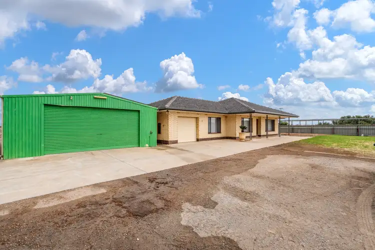 910 Old Port Wakefield Rd
