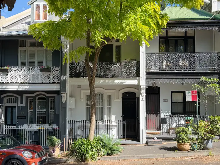 577 Riley St