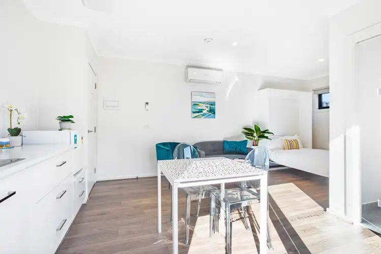 5 Hughes St