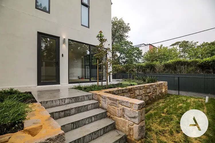 60 Macleay Street