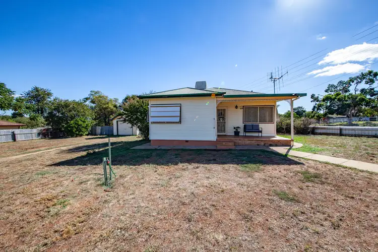 22 Dibbs St