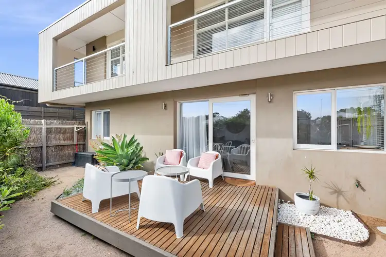 25 Noble Street
