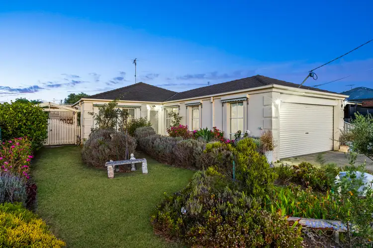 7 Caravel Avenue