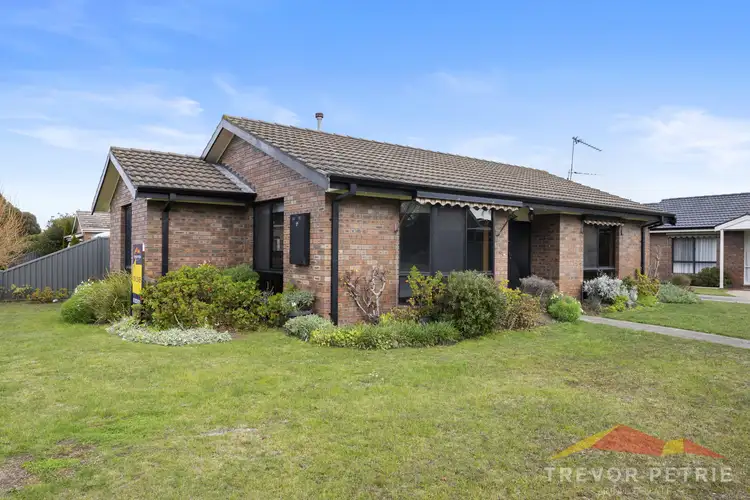 9 Horsham Crescent
