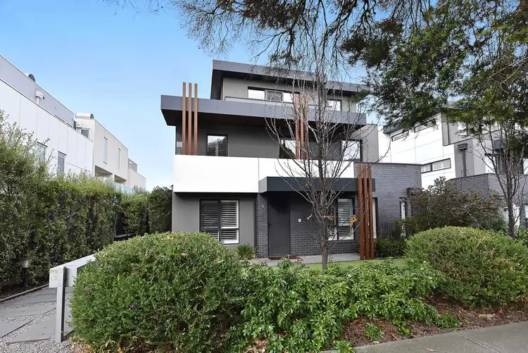 15-17 Hotham Rd