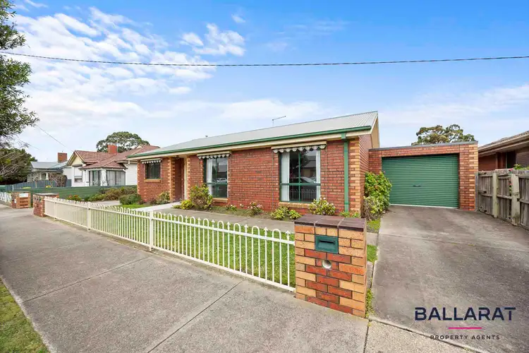 2 Sayle St