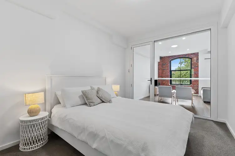 2-4 Queen St