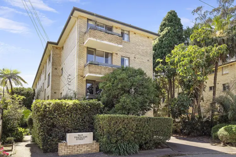 6 Trafalgar St