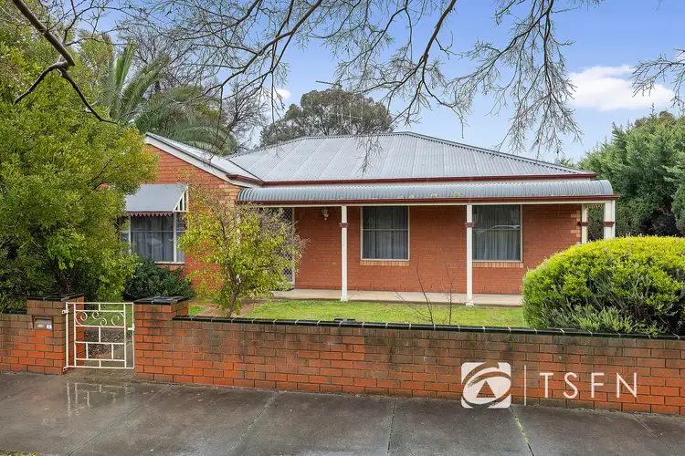 10 Larritt Street