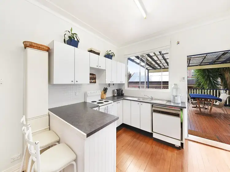 3 Leeming St