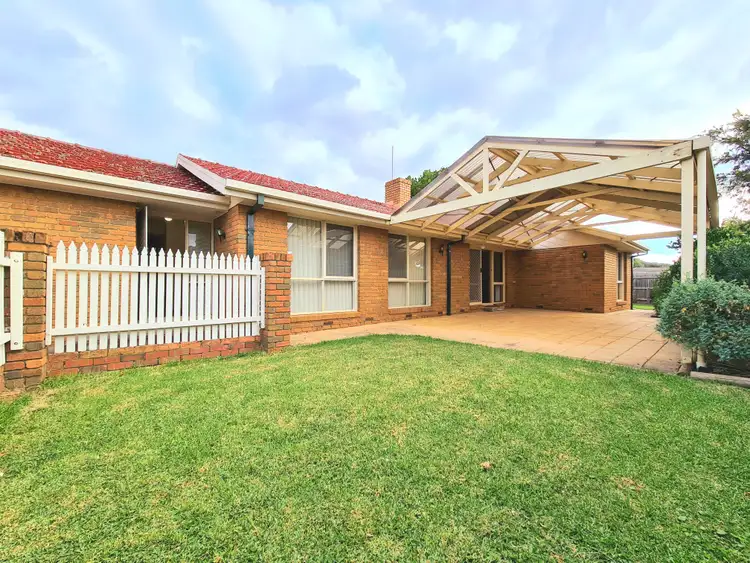 73 Balladonia Rd, Rowville VIC 3178