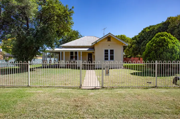 14 Montefiores St, Wellington NSW 2820