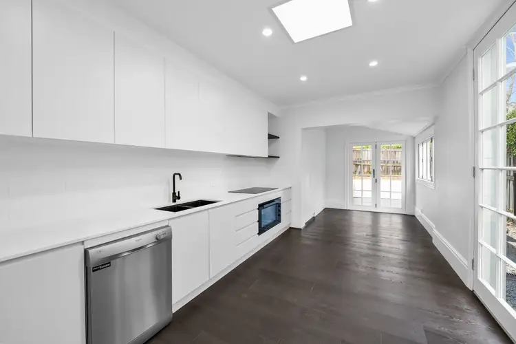 17 George St