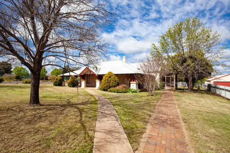 61 Warne St, Wellington NSW 2820