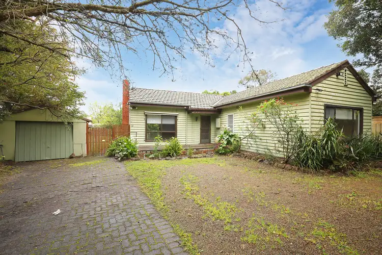 12 Rosstrevor Cres, Mitcham VIC 3132