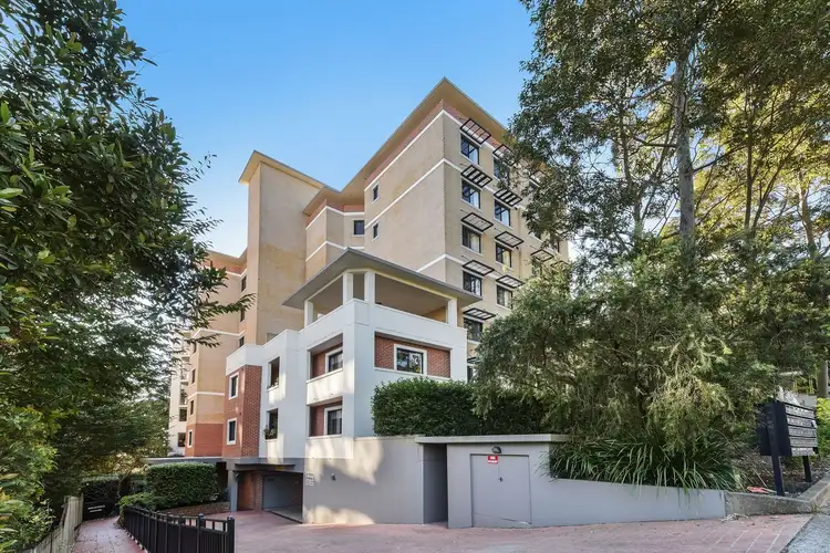6-8 College Crescent