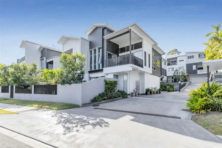 6 Stirrat St