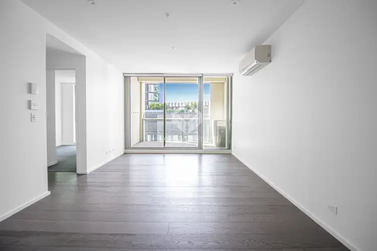 706W / 888 Collins Street