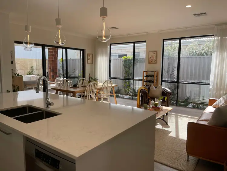 5 DUSKY COURT, Lake Coogee WA 6166