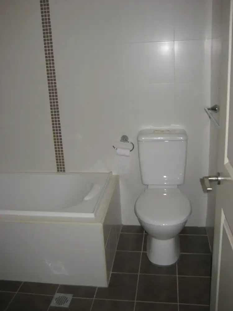 Fifth view of Homely villa listing, UNIT 2/6 KULGOA AVENUE, Ryde NSW 2112
