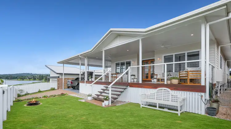 8 Waterfront Terrace, Yungaburra QLD 4884