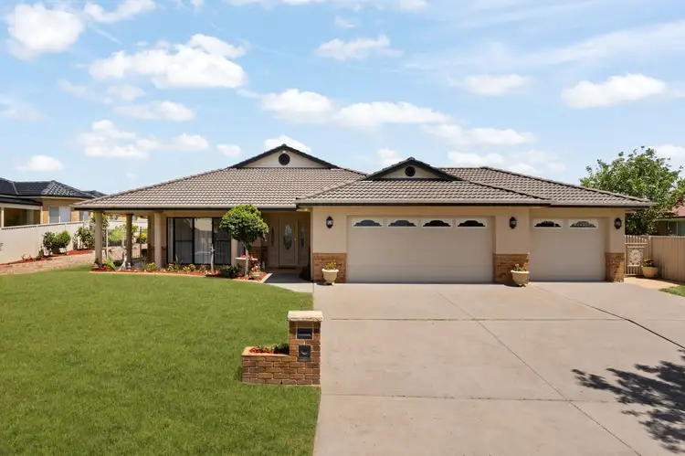 34 CARLYLE AVENUE, Llanarth NSW 2795