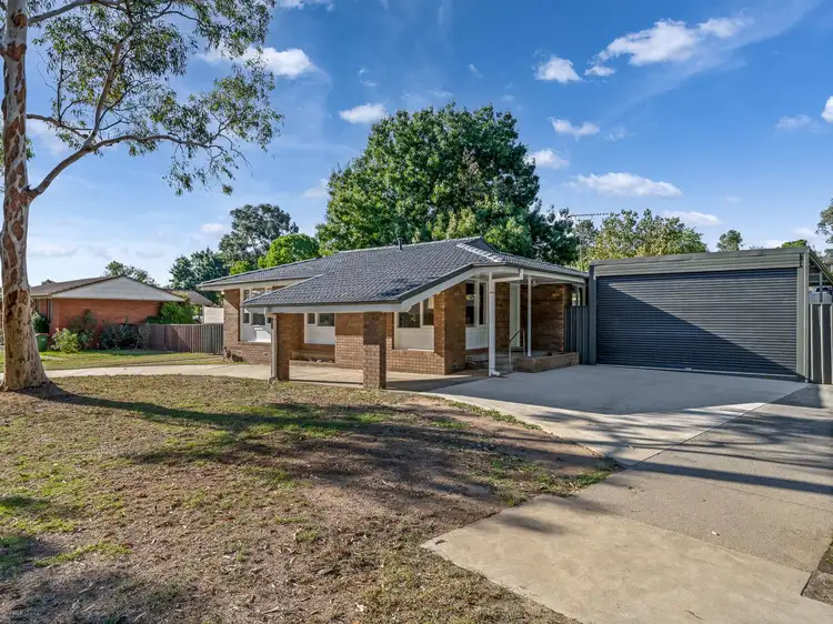 910 PEMBERTON STREET, West Albury NSW 2640