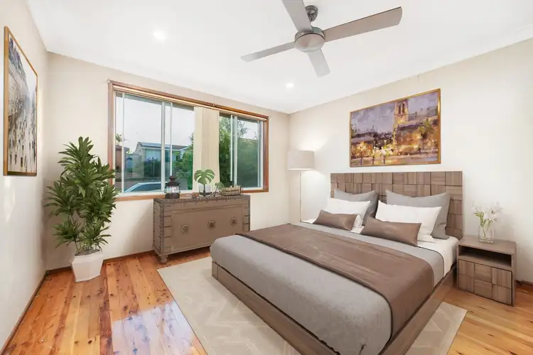 Fifth view of Homely house listing, 33 LILLYVICKS CRESCENT, Ambarvale NSW 2560