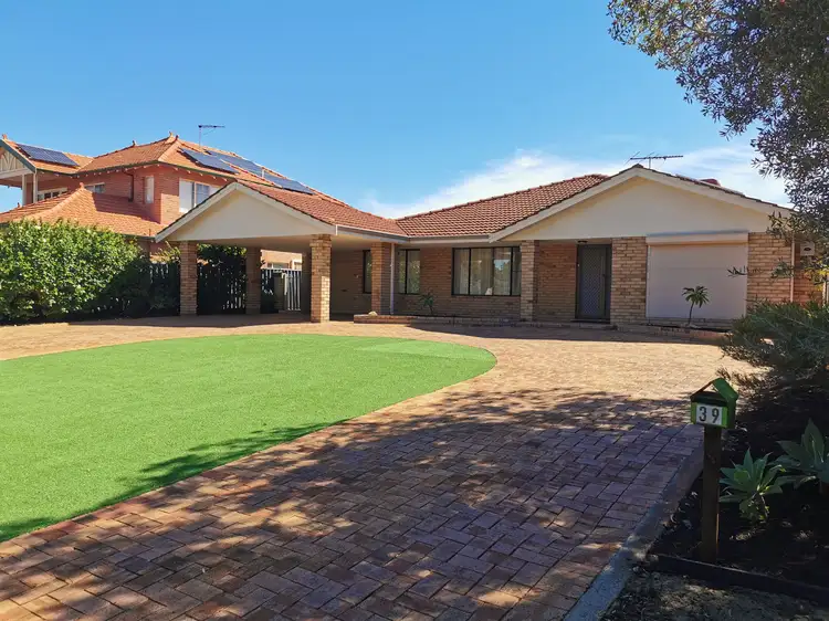 39 OAKLANDS AVENUE, Halls Head WA 6210