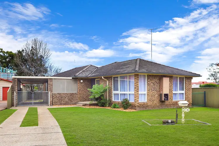 5 MCCARTNEY CRESCENT, St Clair NSW 2759