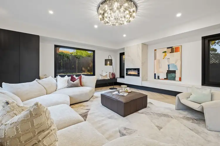 4 BICTON STREET, Mount Waverley VIC 3149