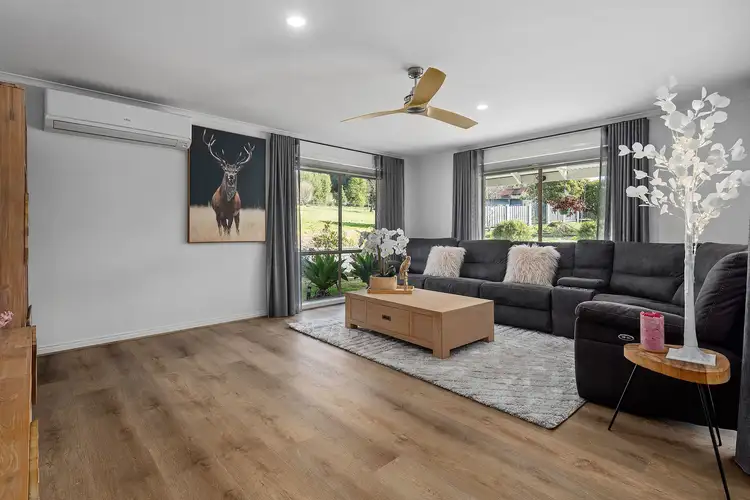 Second view of Homely house listing, 5 NOTTINGHAM COURT, Drouin VIC 3818