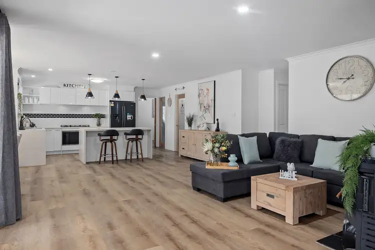 Fifth view of Homely house listing, 5 NOTTINGHAM COURT, Drouin VIC 3818