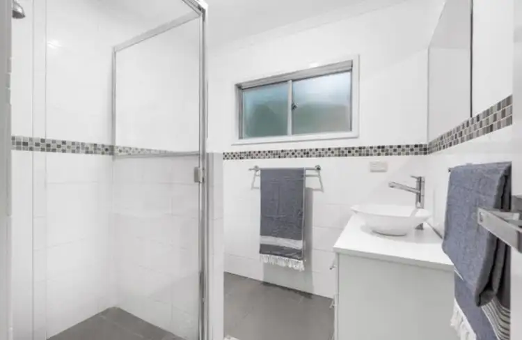 Third view of Homely unit listing, 19 OAKLEY STREET, Manly QLD 4179