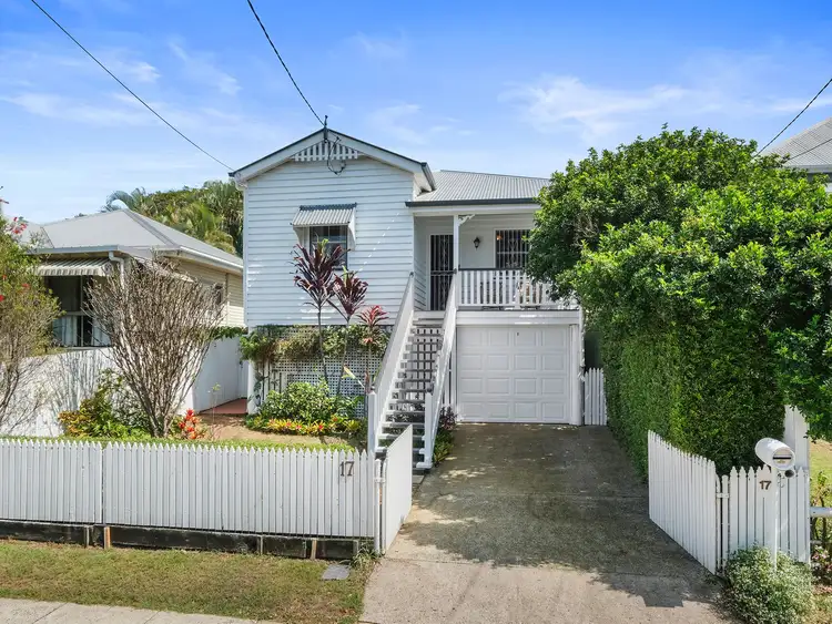 17 SOUTHERDEN STREET, Sandgate QLD 4017