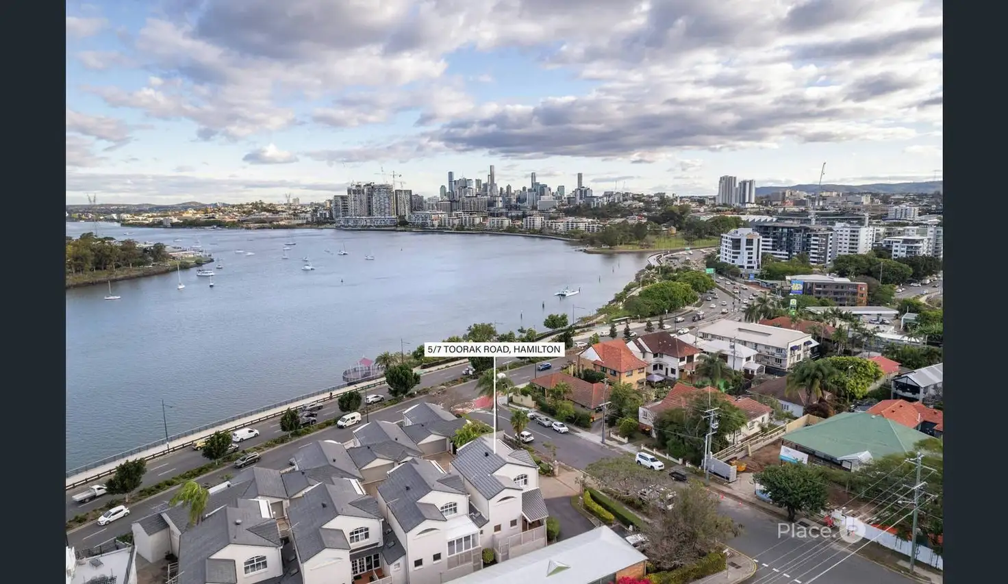 Main view of Homely townhouse listing, UNIT 5/7 TOORAK ROAD, Hamilton QLD 4007