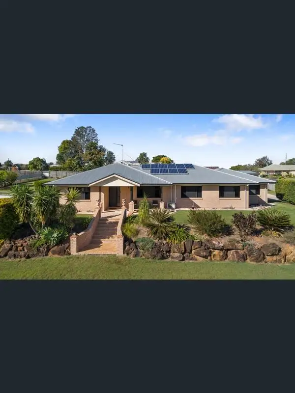 4 David Court, Southside QLD 4570